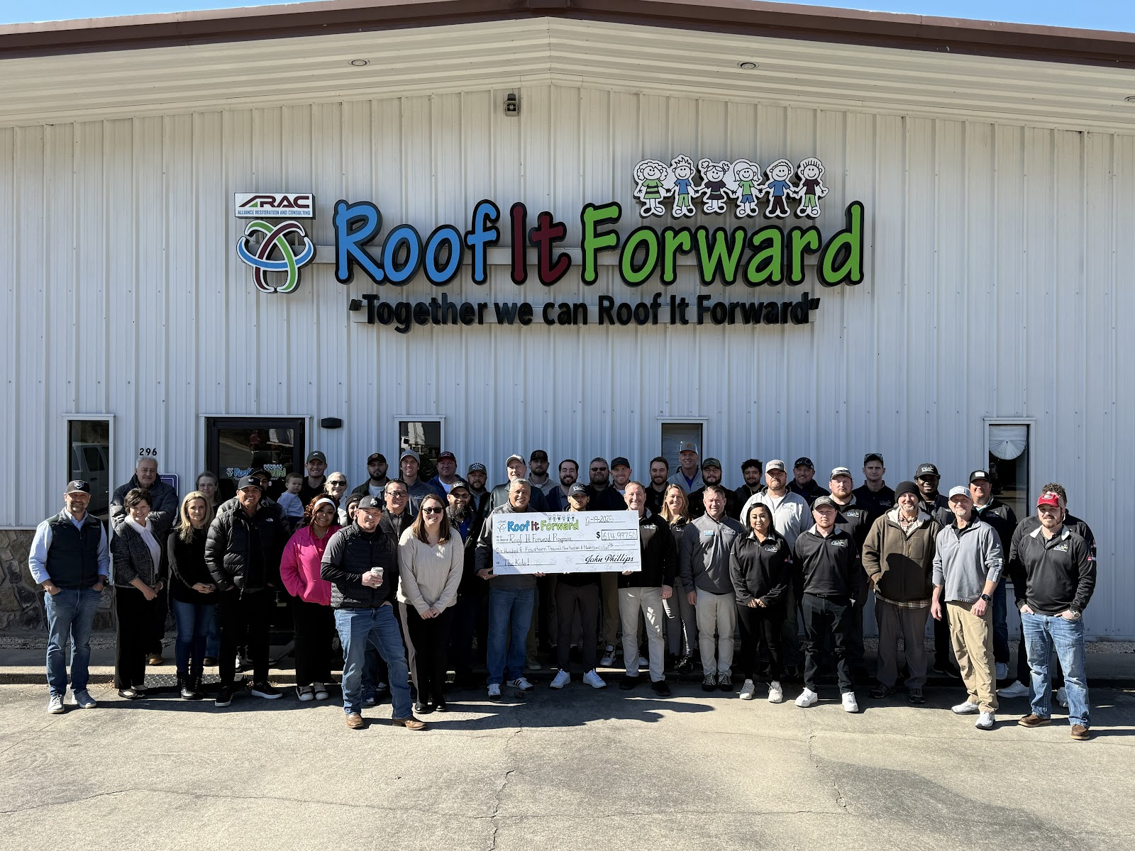 ARAC Roof It Forward logo